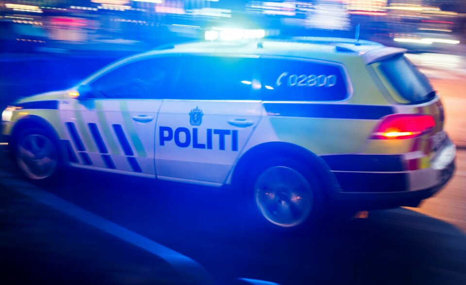 SKI 20161213.Politiet i arbeid. Politibil med blålys i fart. NB! Modellklarert til redaksjonell bruk. Foto: Heiko Junge / NTB