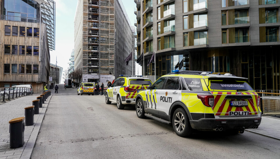 Oslo 20230403. Nødetatene er på vei til Tjuvholmen etter melding om trafikkulykke mellom person og kjøretøy. Uavklart hendelsesforløp og skadeomfang.