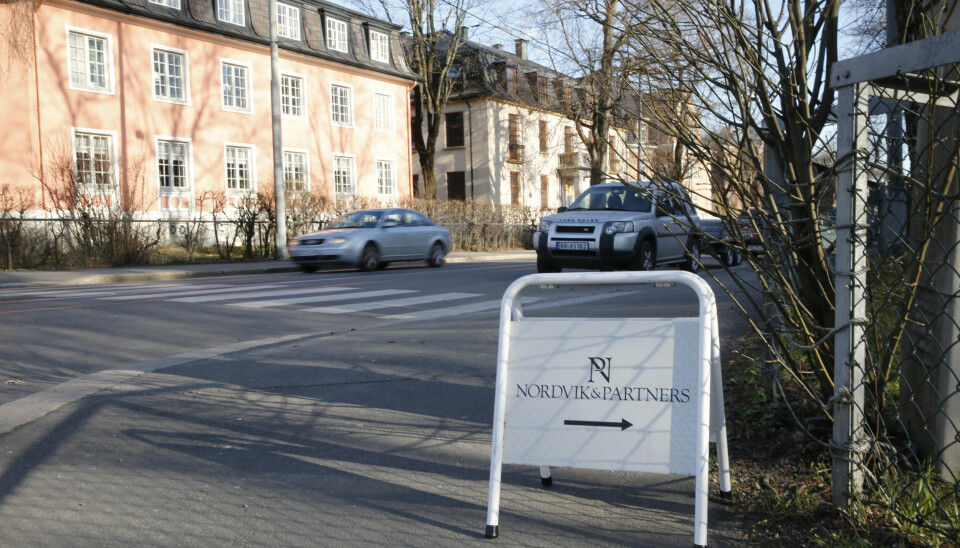Oslo 20140403.Visningsskilt for leiligheter til salgs på Frogner i Oslo.