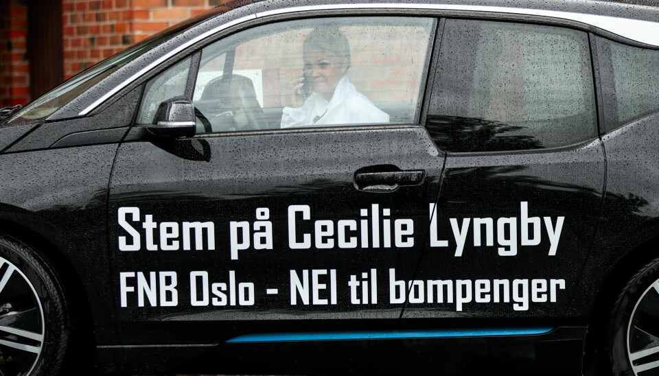Oslo 20190601.Andre kandidat i Oslo Cecilie Lyngby i Folkeaksjonen Nei til mer bompenger (FNB) demonstrerer ved bommen i Middelthunsgate lørdag.