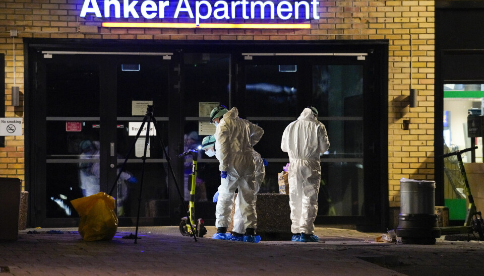 Oslo 20201124. Politi er i Københavngata der er en person ble funnet død med knivskader i i Oslo onsdag morgen.