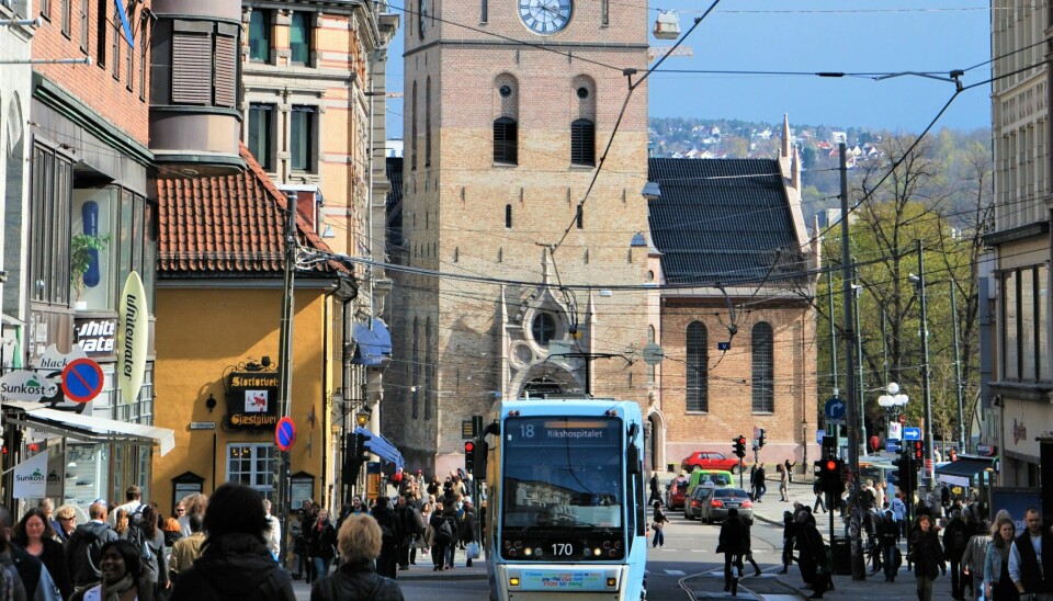 Grensen Oslo domkirke trikk bybilde fotgjengere Oslo sentrum Foto: Bengt Oberger/Wikimedia common