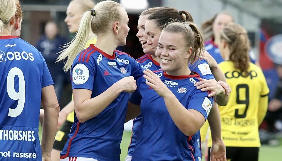 Olaug Tvedten (t.h) og Karina Sævik drev til tider Lillestrøm-forsvaret til vanvidd onsdag kveld.