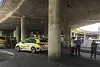 Oslo 20180805.Politi og ambulansepersonell i Olafiagangen i Oslo, etter melding om slagsmål og mulig knivstikking på stedet.Foto: Jon Eeg / NTB