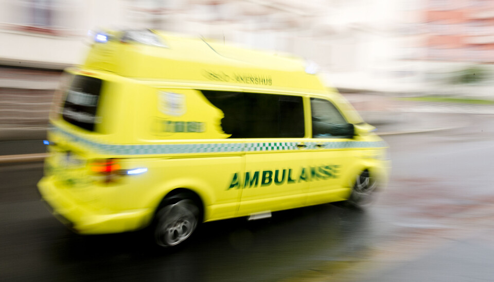 Ambulansepersonellet rykket ut til Alnabru etter at kvinnen ble påkjørt av en buss. Oslo 20150713.Illustrasjonsbilde av ambulanse/sykebil under utrykning.Foto: Jon Olav Nesvold / NTB