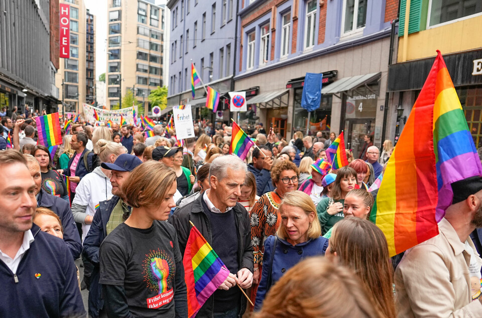Oslo 20220910. Statsminister Jonas Gahr Støre deltar i regnbuetog og solidaritetsmarkering arrangert av Oslo Pride.