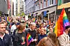 Oslo 20220910. Statsminister Jonas Gahr Støre deltar i regnbuetog og solidaritetsmarkering arrangert av Oslo Pride.