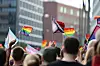 Oslo 20220627. Minnemarkering på Rådhusplassen etter terrorangrepet i Oslo natt til lørdag. På grunn av en uavklart trusselsituasjon gikk politiet tidligere på dagen ut med en anbefaling om at pride-arrangement i Oslo avlyses da de ikke kan garantere for sikkerheten.kunnskapssektoren og andre aktører.