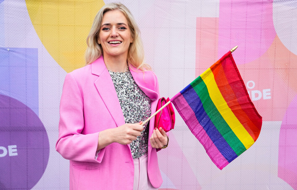 Oslo 20220910. Justis- og beredskapsminister Emilie Enger Mehl deltar i regnbuetog og solidaritetsmarkering arrangert av Oslo Pride.
