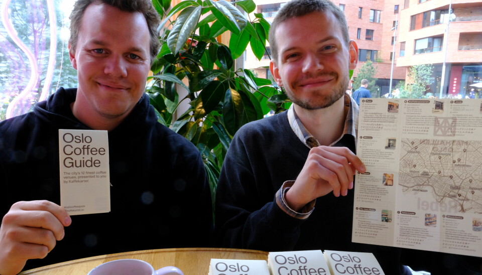 Per-Erlend (t.v.) og Kim André har laget et helt eget kart med de aller beste kaffebarene hovedstaden har å by på.