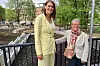 Sirin Hellvin Stav og Gerd Bånerud ved Klosterenga park.