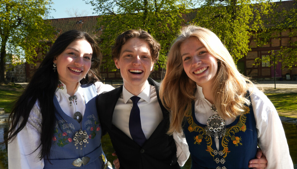 Sunniva Totino, Nicolay Viggen og Kristine Østberg fra dramalinjen på Hartvig Nissen skole.