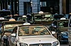 Oslo 20190514.Taxinæringen markerte tirsdag kveld sin motstand mot regjeringens forslag om deregulering av drosjemarkedet. Utenfor Oslo S var det tilsynelatende et ganske normalt antall drosjer på holdeplassen mens aksjonen pågikk.Foto: Heiko Junge / NTB
