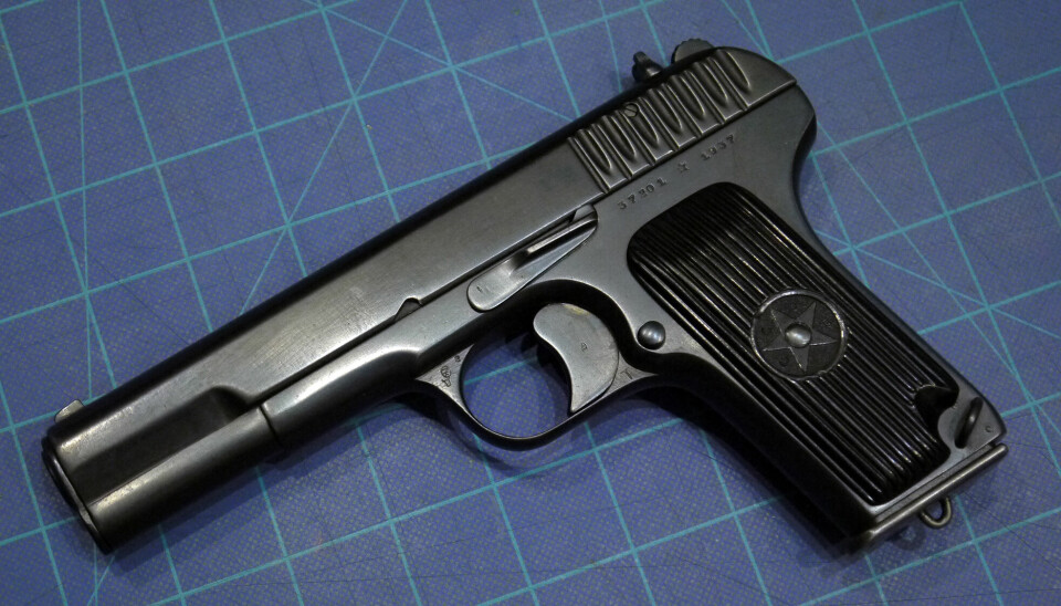 Pistolen TT-33 kalles vanligvis Tokarev: Dette er en lignende pistol 22-åringen ble tatt med i et hemmelig hanskerom i bilen han kjørte.