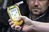 OSLO, Norge 20160927.Politiet i arbeid. Politiet gjennomfører alko-testing med alkometer. NB! Modellklarert til redaksjonell bruk.Foto: Gorm Kallestad / NTB
