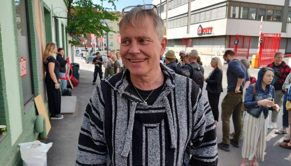 FHN-leder Arild Knutsen utenfor inngangen til Huset i krysset Sandakerveien og Oskar Braathens gate på Torshov.