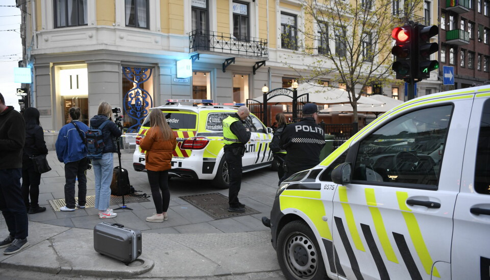 Oslo 20230430. En person skal være knivstukket på åpen gate i Bogstadveien, ifølge politiet.
