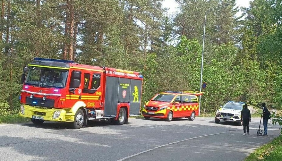 Brannbiler på plass der det brant på Mortensrud lørdag ettermiddag.