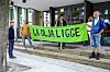 Oslo 20230605. Aktivister fra organisasjonen Extinction Rebellion sperrer mandag morgen alle innganger til Stortinget