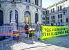 Oslo 20230605. Aktivister fra organisasjonen Extinction Rebellion sperrer mandag morgen alle innganger til Stortinget