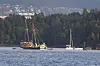 Høvik 20230612. En passasjerbåt med 54 personer om bord har gått på grunn ved Kjeholmen i Oslo. Politibåt, brannbåt, og redningsskøyte er på plass for å bistå Hovedredningssentralen med å evakuere de 50 passasjerene om bord.Foto: Alf Simensen / NTB