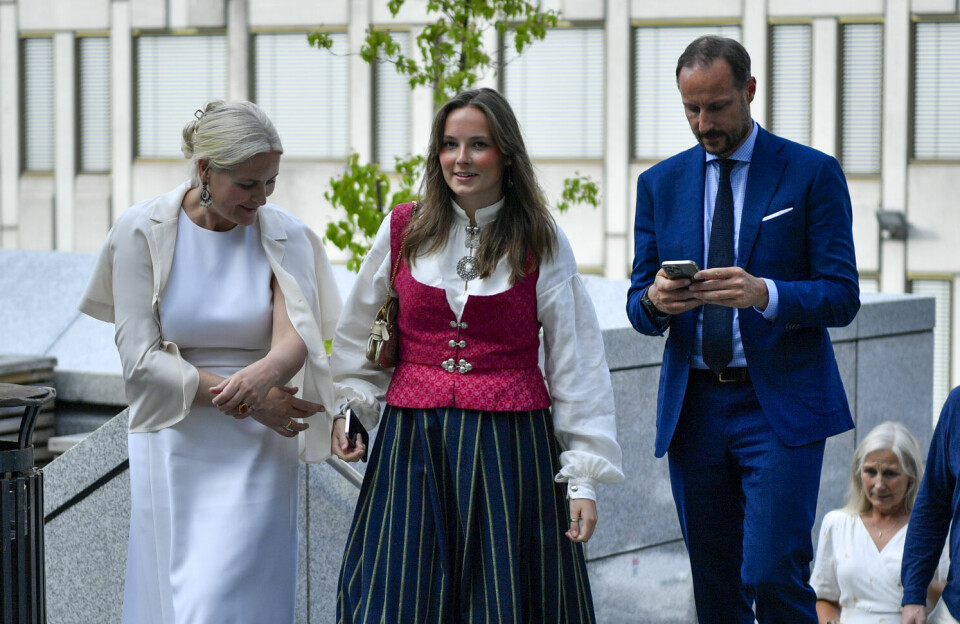 Oslo 20230620. Prinsesse Ingrid Alexandra ankommer konserthuset i Oslo sammen med Kronprins Haakon og kronprinsesse Mette-Marit for å delta i festforestilling for avgangselevene ved Elvebakken Videregående Skole.Foto: Rodrigo Freitas / NTB