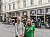 Embla Ødegaard og Hennie Kvanvig sto i kø for å få bøker signert av Patti Smith.