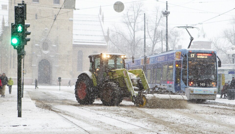 Oslo kommune brukte 156 millioner kroner på å holde veiene frie for snø og is i vinter. Det endte med en budsjettsprekk på 70 millioner kroner.