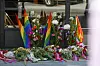 Oslo 20230625. Mye blomster i forbindelse med 25 juni markeringen av terrorangrepet mot Pridearrangementet i 2022.Foto: Frederik Ringnes / NTB