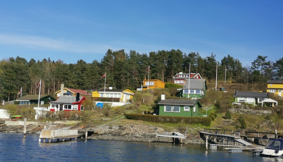 Øyene i fjorden gjør det bra også i dagens måling. Her fra Lindøya på en solrik dag i mai 2023. I dag meldte Ruter inn 21 grader i badevannet til YR.