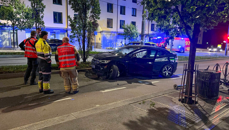 Oslo 20230728En mann ble natt til fredag pågrepet etter å ha forsøkt å stikke av fra politiet etter en kollisjon på Carl Berners plass i Oslo. Vedkommende kjørte en stjålet bil.