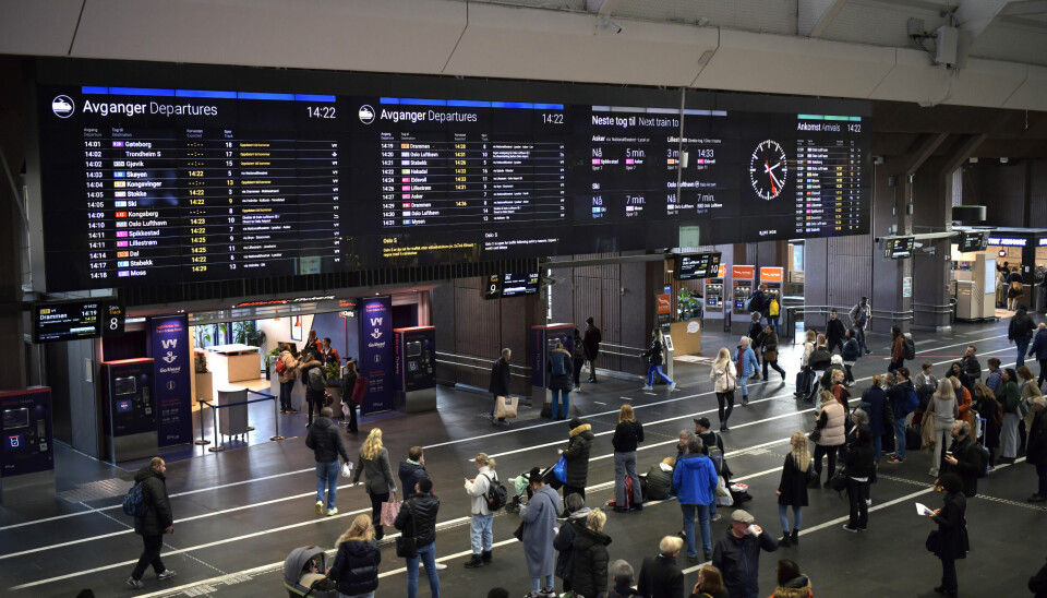 Oslo 20221031. Sporet på Oslo S har vært stengt grunnet en sikkerhetssituasjon. Det førte til litt forsinkelser. Banen er nå åpnet igjen.