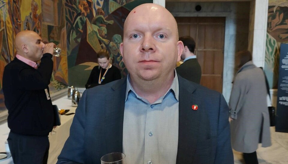 Lars P. Solås utenfor bystyresalen i Oslo rådhus. Solås ble ekskludert fra Fremskrittspartiet i juni 2023.