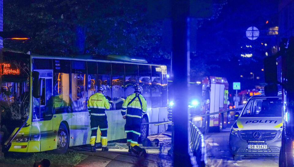 Oslo 20230816. Flere personer er skadd etter at en buss kjørte inn i Vahl skole på Tøyen i OsloFoto: Annika Byrde / NTB
