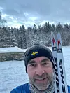 - Lange skiturer i Oslomarka er en favoritthobby. Her etter en lengre tur fra Grønliåsen i Prinsdal, forteller Øyvind Håbrekke. Han er 1. kandidat for KrF ved valget i Oslo 2023. Foto: Privat