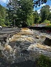Voldsomt regnvær har skylt vekk deler av Ljabruveien mellom Slimeveien og Bjørnerudveien. Foto: Bymiljøetaten / Oslo kommune
