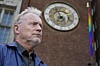 Oslo 20230623. Byrådsleder i Oslo, Raymond Johansen, er til stede når Oslo kommune heiser regnbueflagget utenfor Oslo rådhus.