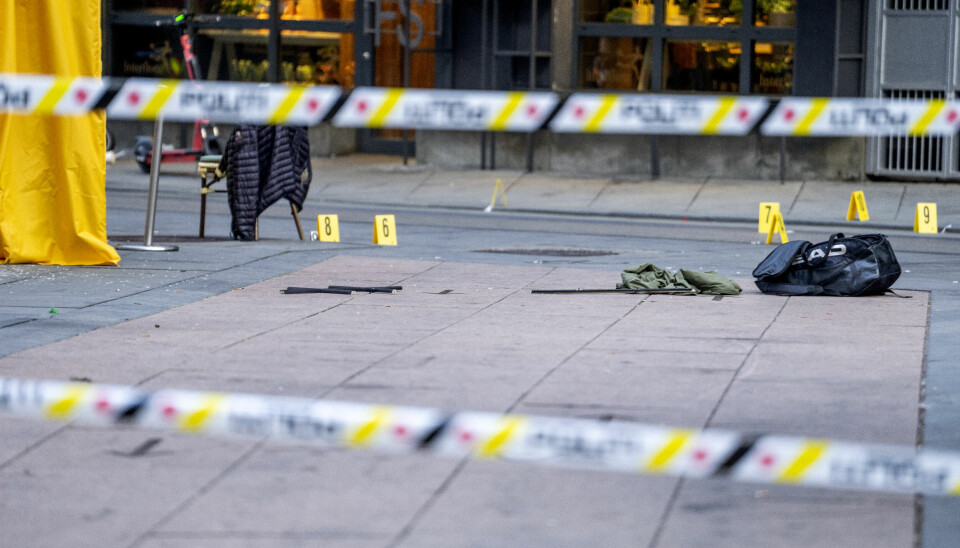 To personer ble drept og 21 personer skadet da det ble løsnet skudd mot utesteder i 01.15-tiden på utsiden av London pub i sentrum av Oslo natt til 25. juni i fjor.