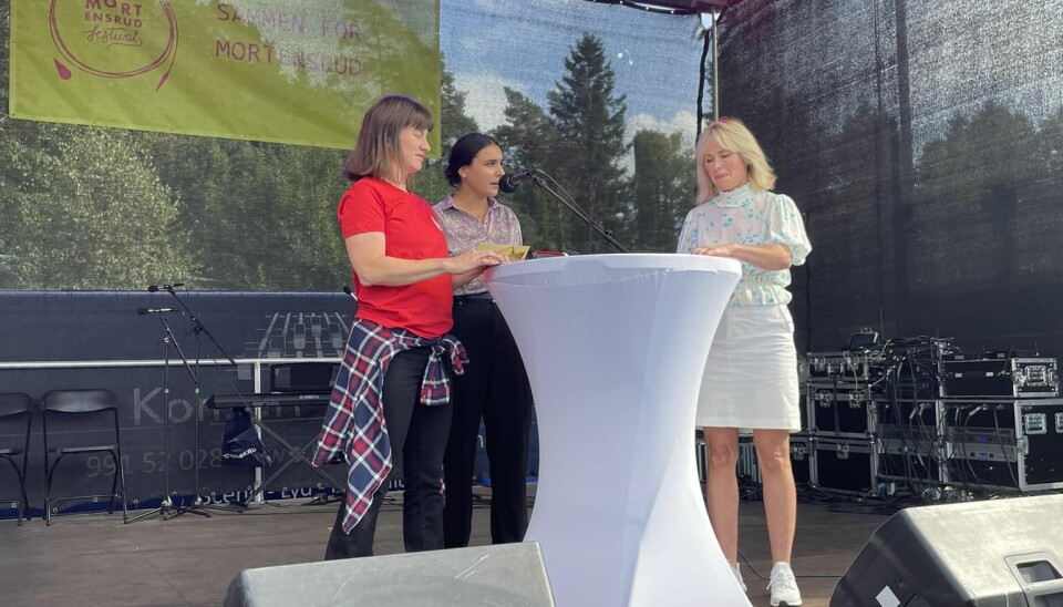 Politisk duell mellom ordførerkandidatene, Aps Rina Mariann Hansen og Høyres Anne Lindboe, på Mortensrud Festival.