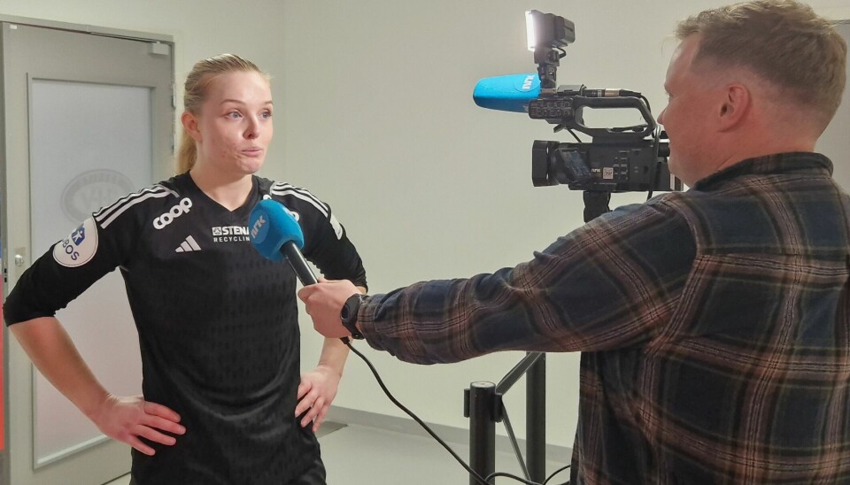 Guro Pettersen reddet videre Mesterliga-kvalifisering for Vålerenga lørdag kveld. Her intervjues hun av NRK etter bragden.