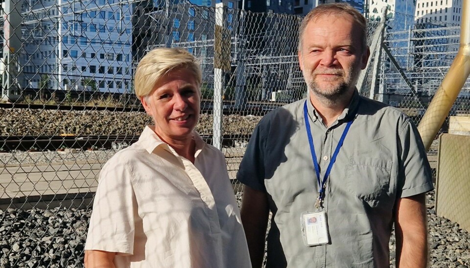 Prosjektleder Elin Bustnes Amundsen og arealplanlegger Jostein Meisdalen vil gi oslofolk et bedre togtilbud med utbyggingen i Brynsbakken.