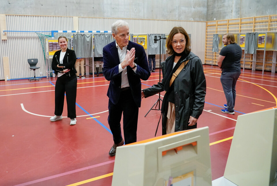 Statsminister Jonas Gahr Støre (Ap) og kona Marit Slagsvold avga sin stemme til kommunevalget 2023 på Uranienborg skole.