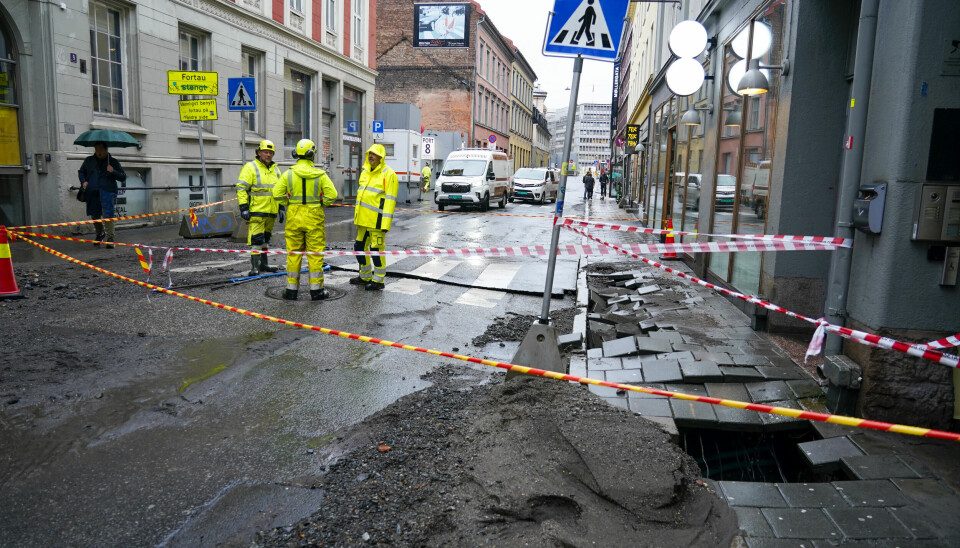 Vann- og avløpsetaten i Oslo kommune bekrefter at det har vært en lekkasje på en hovedvannledning og advarer beboere mot brunt vann i springen.