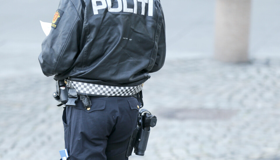 Oslo 20141125.Politiet er fra i dag av bevæpnet med pistol.Foto: Terje Pedersen / NTB