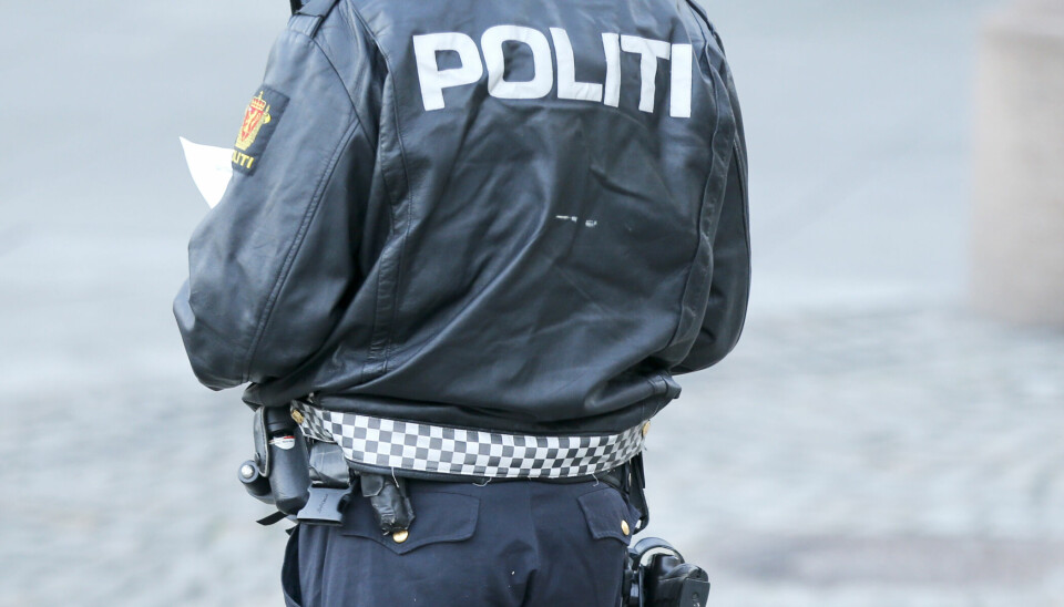 Oslo 20141125.Politiet er fra i dag av bevæpnet med pistol.Foto: Terje Pedersen / NTB