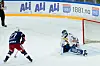 Oslo 20230119. Mika Partanen gir hjemmelaget ledelsen 2-1 på straffe i eliteseriekampen i ishockey mellom Vålerenga og Sparta i Jordal Amfi i Oslo.