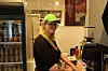 – Det er ikke dumt å brygge kaffe og snurre Kaizers-skiver hele dagen, sier Malin Antonia (25) på Resistansen.