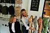 På KAOS sitt eget showroom på Bjølsen driver Gineline Kalleberg (t.v.) og Mette Bordal Hansen sitt arbeid med å designe stoler og sekker til småbarn og foreldre. Det er viktig at de prisvinnende stolene står fremme til en hver tid, for motivasjonens del.