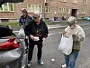 Marianne Møller deler ut mat ved Treffstedet