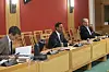 Oslo 20201109. Leder i Stortingets finanskomite Mudassar Kapur (H) flankert av Tore Storehaug (KrF) t.v. og Ola Elvestuen (V) i det første forhandlingsmøtet i Stortinget med Frp om neste års statsbudsjett.Foto: Terje Bendiksby / NTB